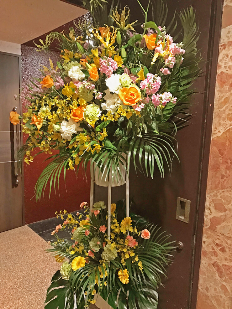 銀座 クラブの周年祝いスタンド花