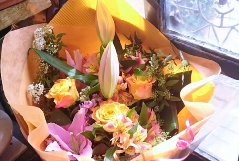IMAホール イベント出演祝い黄色ピンク系花束