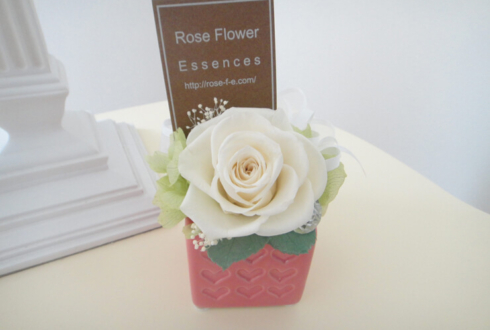 横浜市 誕生日プレゼントにプリザーブドフラワー ハートの花器