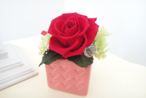 川崎市 誕生日プレゼントに一輪のバラ