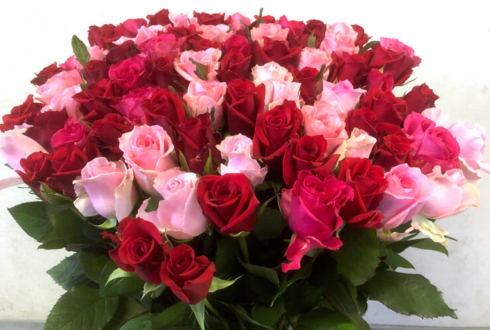 喜寿祝い 77歳誕生日プレゼントに贈られた77本バラの花束Mix