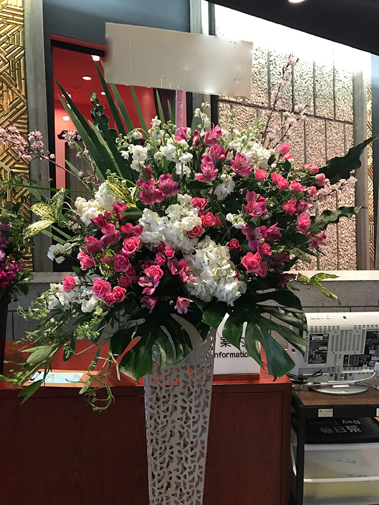 上野東京文化会館 公演祝いメタルスタンド花