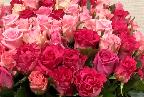笠間市 誕生日プレゼントにピンク濃淡バラ花束50本