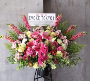北青山 EVOKE TOKYO様の開店祝いスタンド花