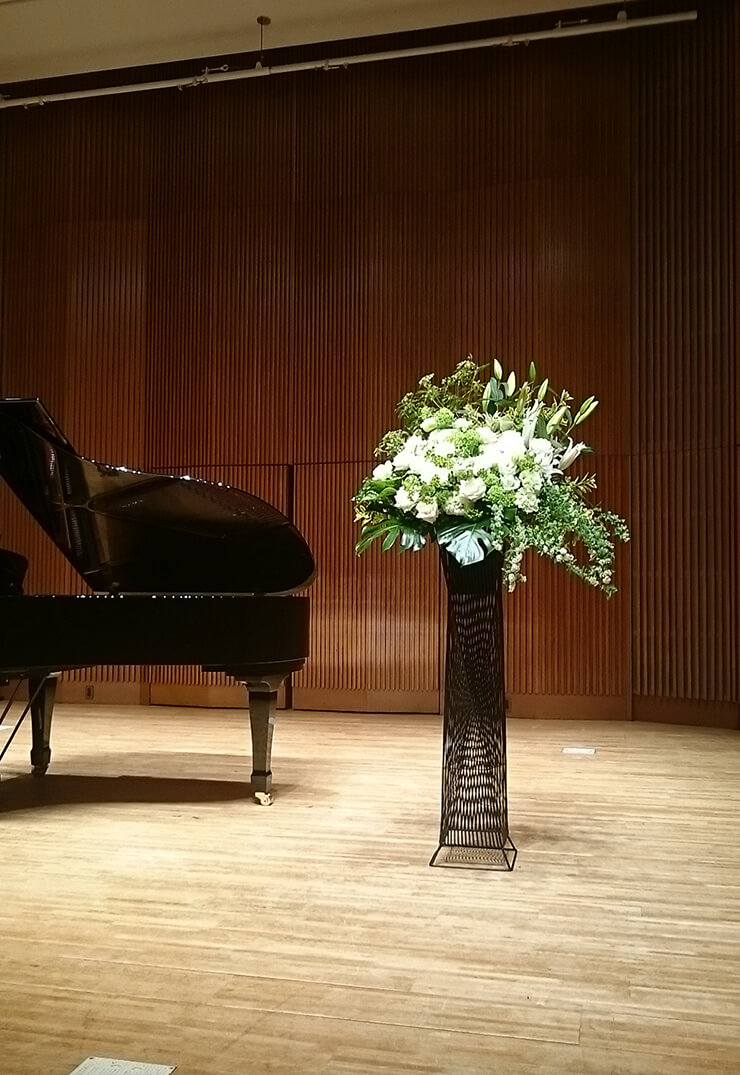 大泉ゆめりあホール ピアノ発表会 アイアンスタンド花 はなしごと