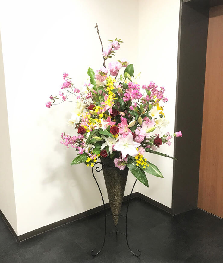 東日本橋 株式会社緑書房様の移転祝いコーンスタンド花
