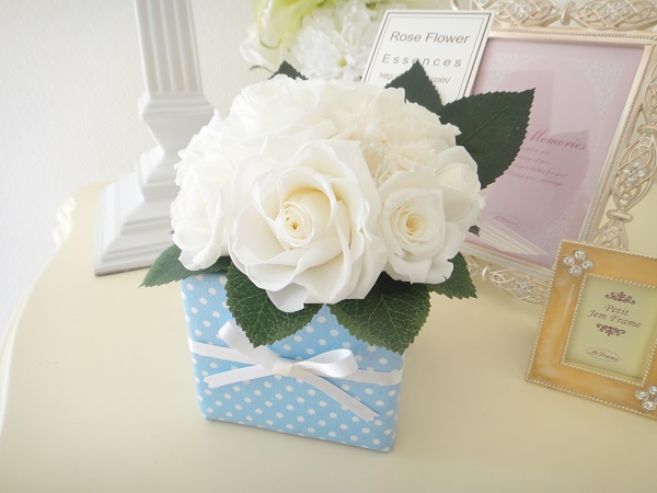 墨田区 プロポーズの花 プリザーブドフラワー white × blue