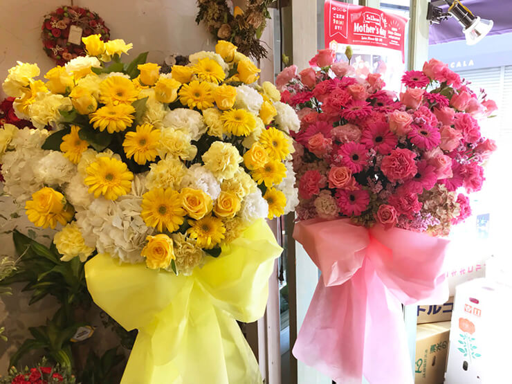 赤坂 映画「ラブ×ドック」公開祝いハートスタンド花×2