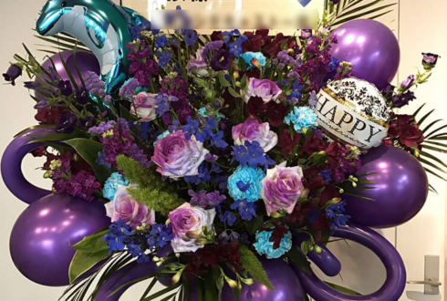 北千住legend S様の誕生日祝い紫系バルーンスタンド花