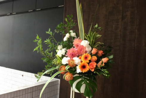 ファミリーマート歌舞伎町店様の開店祝いスタンド花