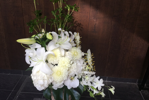 白金台 レストランラリューム様の開店祝い花
