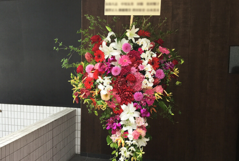 椿山荘 オダケイジダンスアカデミー様の3周年記念パーティースタンド花