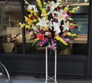 上野 daughter boutique様の開店祝いスタンド花