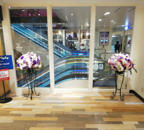 池袋パルコ リニューアルオープン店内装飾用スタンド花