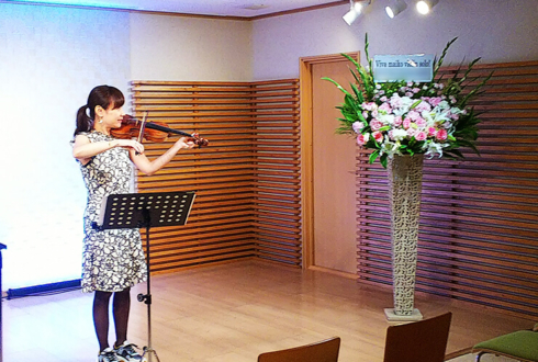 代々木の森リブロホール maiko様のソロバイオリンアルバムリリース記念コンサート祝いスタンド花