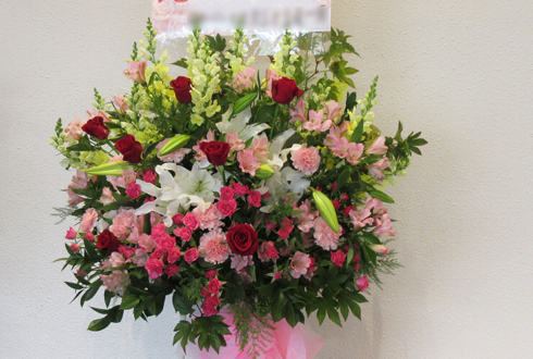 武蔵野市民文化会館 安田由貴子様のバレエ発表会祝いスタンド花