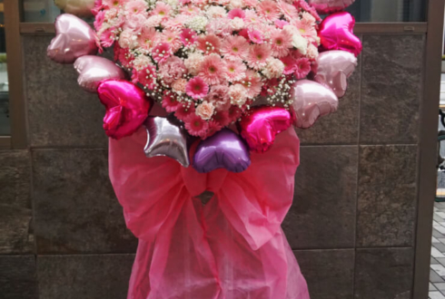 初台DOORS 宮崎安美様の誕生日祝いハート型バルーンスタンド花