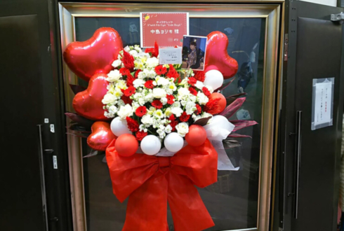 一ツ橋ホール 中島ヨシキ様のイベント祝いバルーンスタンド花