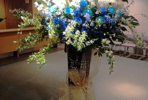 新国立劇場 和田雅成様の舞台出演祝いアイアンスタンド花