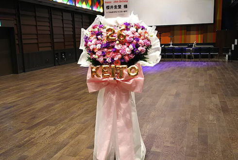 TIAT SKY HALL 櫻井圭登様のバースデーイベント祝いハートスタンド花