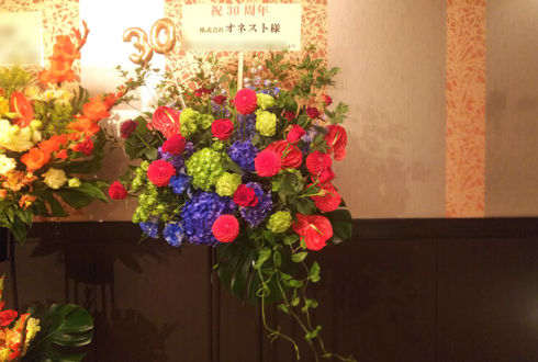 グランドプリンスホテル高輪 株式会社オネスト様の30周年祝いスタンド花