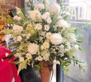 PADMA official BAR 高橋駿一様のBDイベント祝いコーンスタンド花