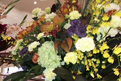 グランドプリンスホテル新高輪 オープンハウス様の感謝の集い開催祝いコーンスタンド花