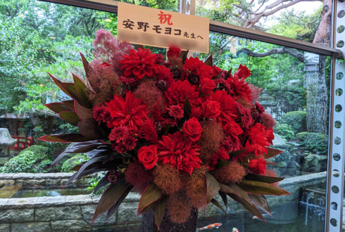 安野モヨコ先生の「安野モヨコ展」開催祝いアイアンスタンド花 @世田谷文学館