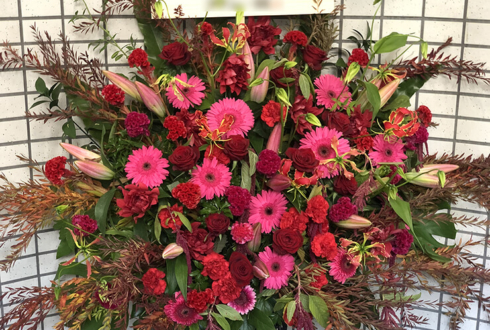 山木康世様の古希記念コンサート公演祝いアイアンスタンド花 @KEYNOTE THEATER