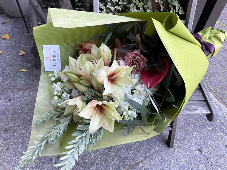 鈴木咲様の3rd写真集 さきいか 発売祝い花束 ソフマップakiba1号店 サブカル モバイル館 はなしごと