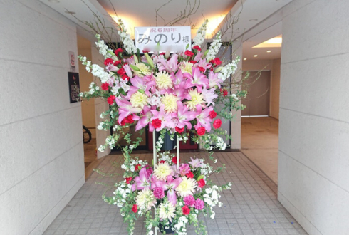 みのり様の6周年祝いスタンド花2段 @Burlesque TOKYO