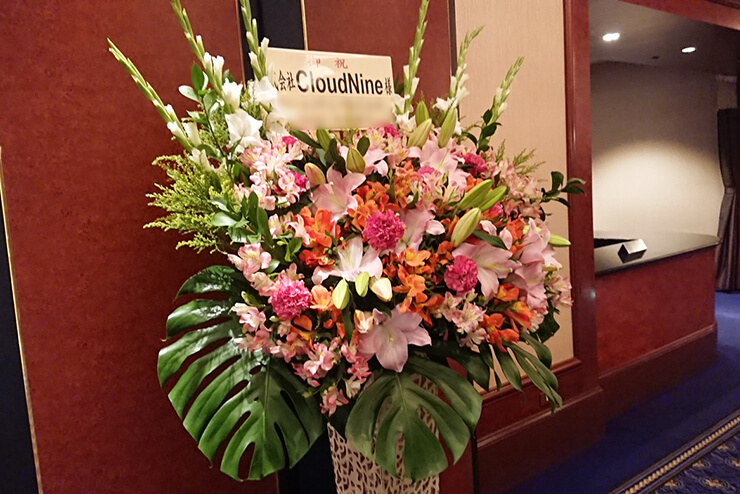 株式会社CloudNine様のビューティーコンテスト開催祝いアイアンスタンド花 @ウェスティンホテル東京