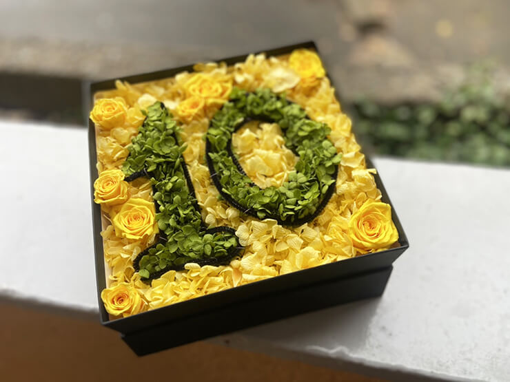 二丁目の魁カミングアウト ぺいにゃむにゃむ様の10周年祝い花 プリザーブドフラワー『１０』モチーフBOXアレンジ @西川口Hearts