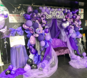 よる。様の生誕祭祝いバルーン連結アーチ&花束 @新宿Cat's hole