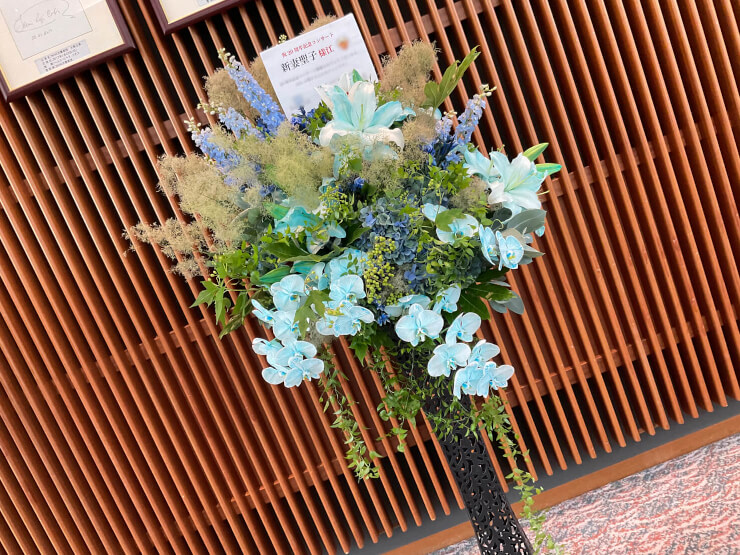 新妻聖子様の20周年記念コンサート公演祝いアイアンスタンド花 @NHK大阪ホール