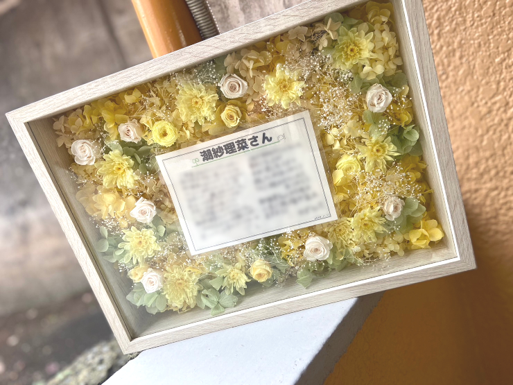 日向坂46 潮紗理菜様の卒業祝い&リアルミーグリ祝い花 プリザーブドフラワーフレームアレンジ @幕張メッセ