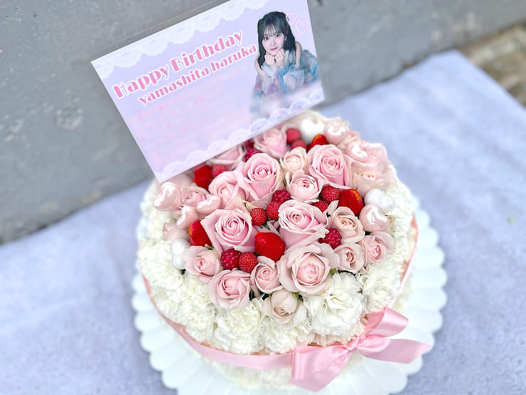 日向坂46 山下葉留花様のリアルミーグリ祝い花 フラワーホールケーキ @幕張メッセ
