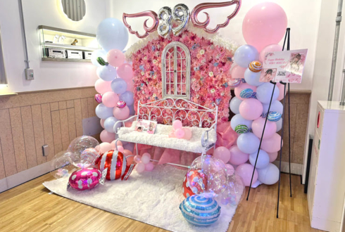 Merry BAD TUNE.三倉みく様の生誕祭祝いフラスタ お菓子の家再現 @Veats Shibuya