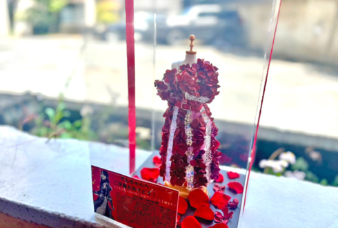 乃木坂46 佐藤楓様のリアルミーグリ祝い花 衣装再現プリザーブドフラワーミニトルソーアレンジ @ポートメッセなごや