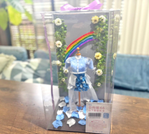 日向坂46 山下葉留花様のリアルミーグリ祝い花 衣装再現プリザーブドフラワーミニトルソーアレンジ @幕張メッセ