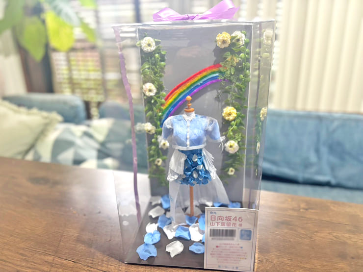 日向坂46 山下葉留花様のリアルミーグリ祝い花 衣装再現プリザーブドフラワーミニトルソーアレンジ @幕張メッセ