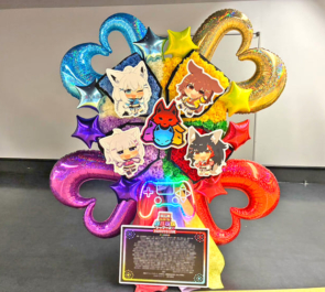 ホロライブゲーマーズ様の #超超超超ゲーマーズ2 出演祝いコントローラー十字キーモチーフフラスタ @さいたまスーパーアリーナ