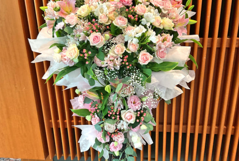新妻聖子様のコンサート公演祝いアイアンスタンド花 @NHK大阪ホール