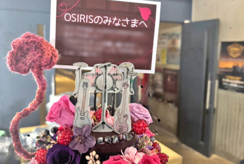 OSIRIS様のTHE LUST GIG公演祝い花 プリザーブドフラワービターチョコレートケーキ@CLUB CITTA’