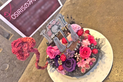 OSIRIS様のTHE LUST GIG公演祝い花 プリザーブドフラワービターチョコレートケーキ@CLUB CITTA’