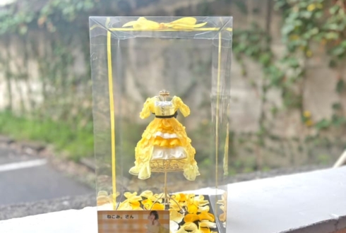 ねこみ。様のライバー祭り2025出演祝い花 衣装再現プリザーブドフラワーミニトルソーアレンジ @渋谷ストリーム ホール