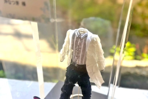 沖なつ芽様の誕生日祝い花 衣装再現プリザーブドフラワーミニトルソーアレンジ 【事務所お届け #ヲモヒヲカタチニプラス 】