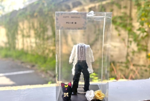 沖なつ芽様の誕生日祝い花 衣装再現プリザーブドフラワーミニトルソーアレンジ 【事務所お届け #ヲモヒヲカタチニプラス 】