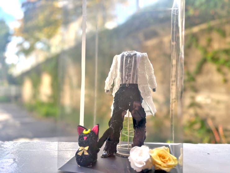 沖なつ芽様の誕生日祝い花 衣装再現プリザーブドフラワーミニトルソーアレンジ 【事務所お届け #ヲモヒヲカタチニプラス 】