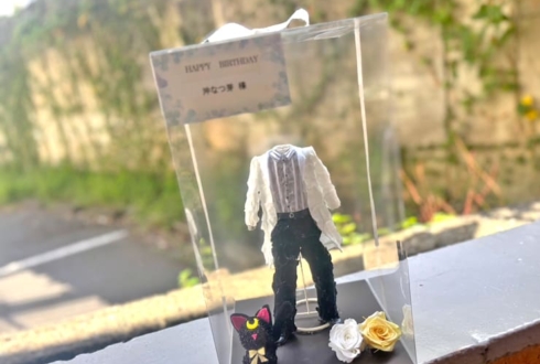 沖なつ芽様の誕生日祝い花 衣装再現プリザーブドフラワーミニトルソーアレンジ 【事務所お届け #ヲモヒヲカタチニプラス 】